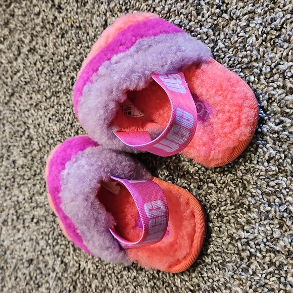 Ugg Toddler Slippers - Picture 4 of 6
